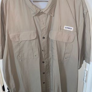 Men’s Columbia bahama fishing shirt.